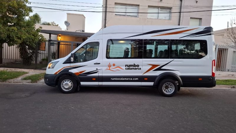 La combi Ford Transit de Rumbo Catamarca
