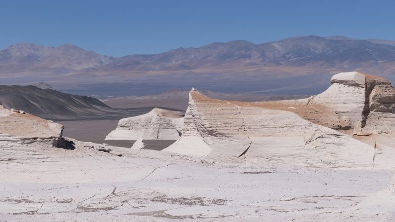 Formaciones de piedra pómez y cordillera